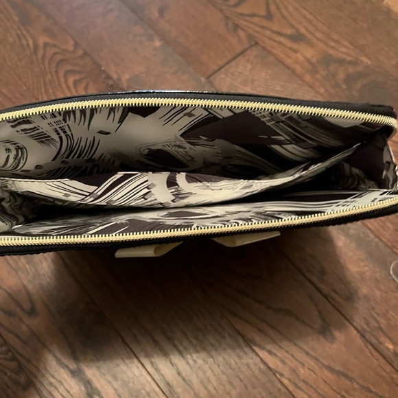 Black iPad case with white bow - Picture 2 of 4